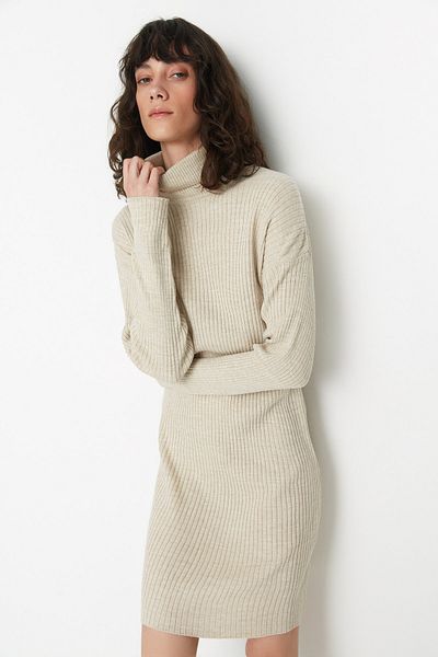 Trendyol Collection Kamelfarbenes Rollkragenpullover-Kleid