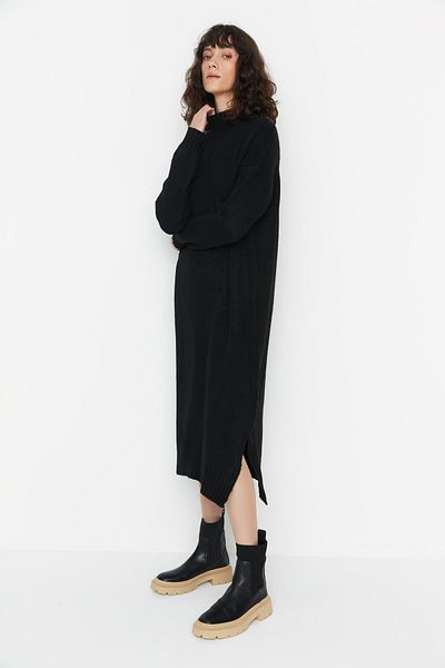 Trendyol Collection Černé midi pletené šaty s měkkou texturou – Wide Fit Twoaw23El0005