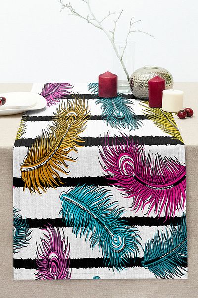 Realhomes Digital Printed Special Design Modern Stitched Raschel Knitted Runner with Feather Pattern on Striped Background