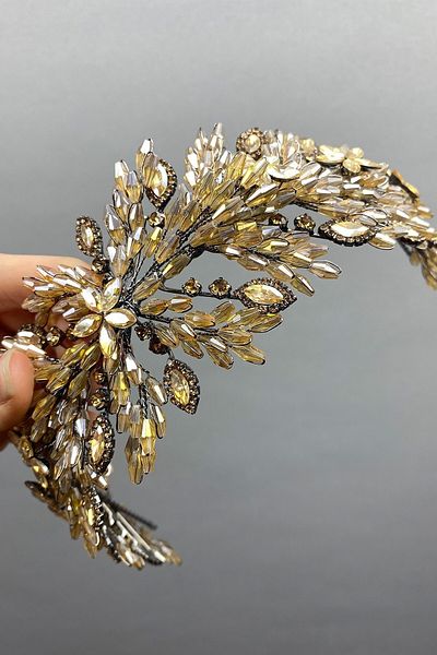 Hobigram عصابة شعر على شكل تاج للعروس من Arden Beaded – تصميم خاص، إكسسوار، إنتاج عالي الجودة، طراز مثير للنظر – Gel