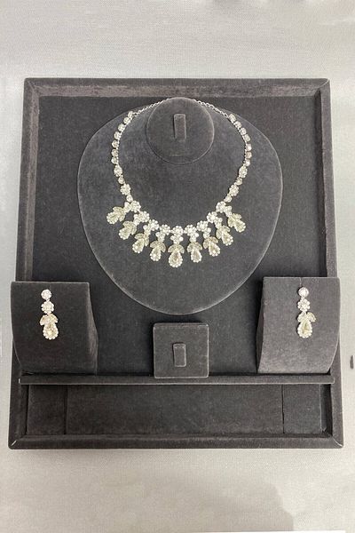 Hobigram مجموعة Beety Bridal Crown وقلادة وأقراط مرصعة بالأحجار من الفضة للعرائس - إكسسوار الزفاف، تصميم أنيق - Gel