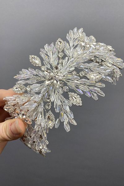 Hobigram عصابة شعر على شكل تاج للعروس من Arden Beaded – تصميم خاص، إكسسوار، إنتاج عالي الجودة، طراز مثير للنظر – Gel