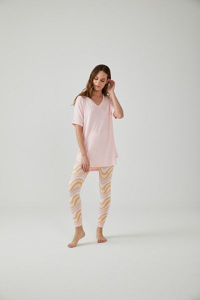Pamuk & Pamuk V-Neck Powder T-Shirt and Wave Patterned Leggings Set