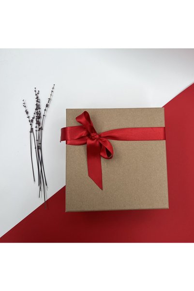 carton box Karton Kutu Kırmızı Kurdelalı Kraft Sert Mukavva Hediye Kutusu 21 X 21 X 9,4 Cm