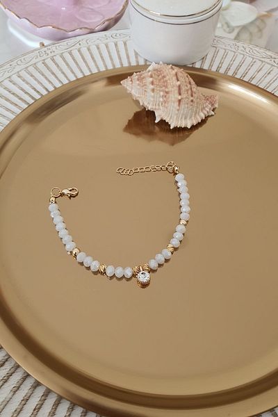 Trendy Butik علامة معلقة سوليتير مطرزة بالكريستال الأبيض