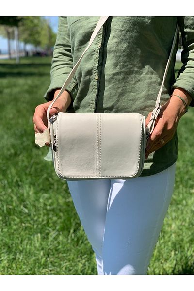 Deribag Geantă Crossbody Dimensiune Mică Piele Veratică Crem 21*16*7 Cm