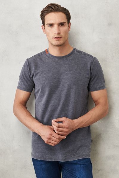 AC&Co / Altınyıldız Classics Anthrazitfarbenes Slim-Fit-Baumwoll-T-Shirt mit schmalem Schnitt und Rundhalsausschnitt für Herren