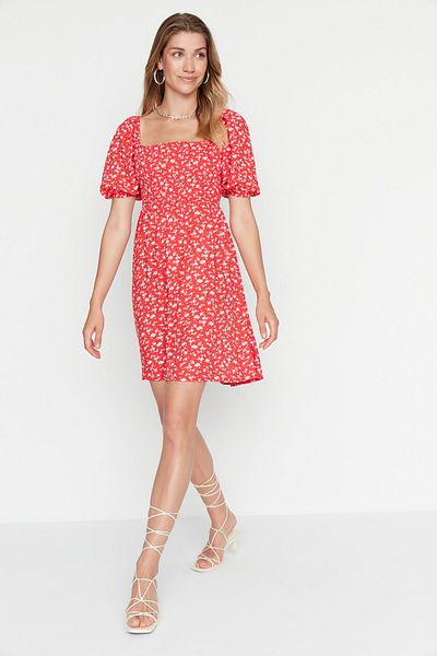 Trendyol Collection Viszkóz piros virágmintás elasztikus mini ruha - TWOSS22EL0370