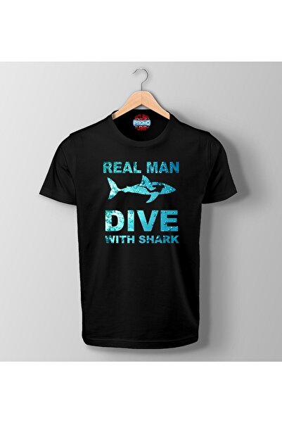 ScubaPromoTurkey رجل حقيقي يغوص مع قرش عضوي مطبوع