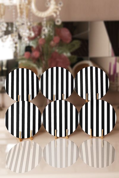 Realhomes 6-Piece Black and White Plain Striped Special Design Digital Printed Modern Round Placemat & Supla