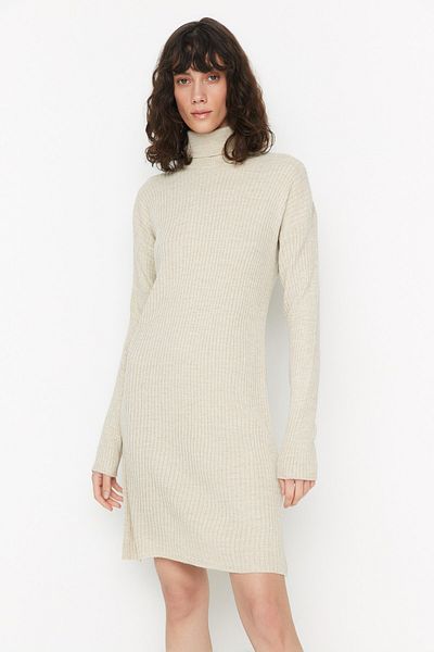Trendyol Collection Kamelfarbenes Rollkragenpullover-Kleid