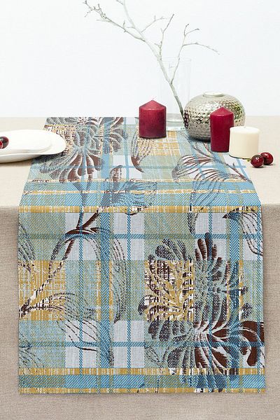 Realhomes Special Design Digital Printed Modern Stitched Raschel Knitted Runner with Flower Motifs on Plaids