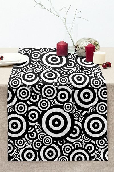 Realhomes Black and White Geometric Round Design Modern Stitched Raschel Knitted Runner