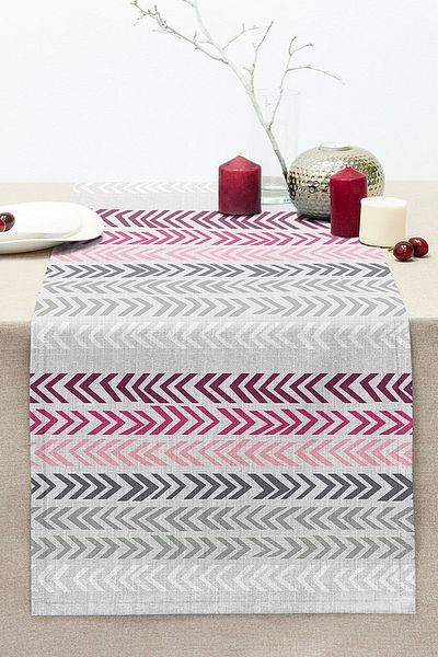 Realhomes Colorful Zigzag Motif Digital Printed Throw Pillow Stitched Raschel Knitted Runner