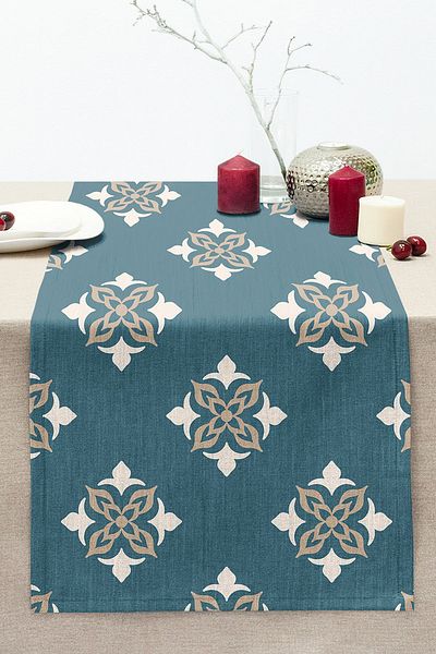 Realhomes Damask Patterned Decorative Stitched Raschel Knitted Runner