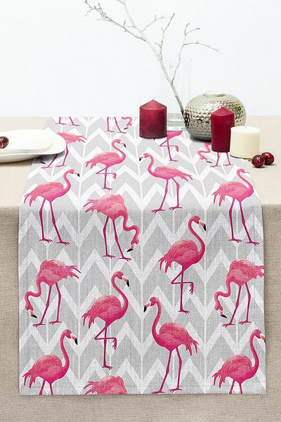 Realhomes Modern Stitched Raschel Knitted Runner with Flamingos on Gray Zigzag Floor