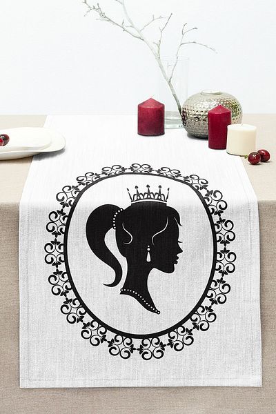 Realhomes Black and White Women's Illustrated Digital Stitched Raschel Knitted Runner