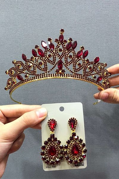Hobigram Accesoriu pentru păr Set Coroană și Cercei Henna Culoare Bordeaux – Coroană, Piatră de Cristal, Model Elegant, Coroană Mireasă – Coroană
