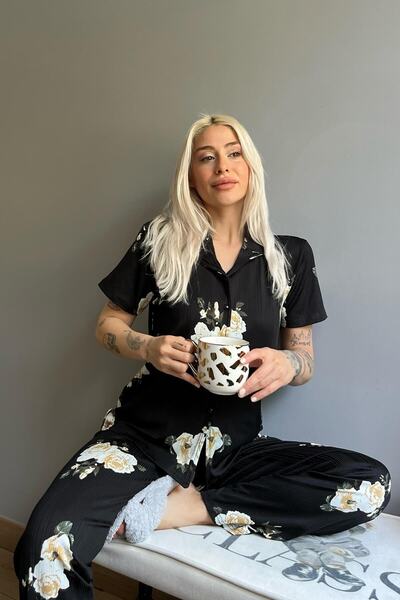 Pijamaevi Dámská pyžamová souprava s krátkým rukávem s květinovým vzorem z pletené přední strany na knoflíky