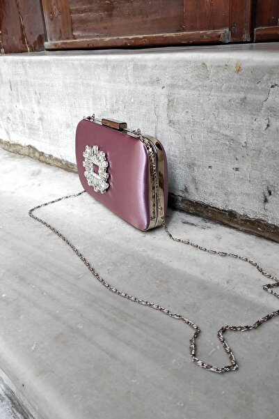 LA CALZATURE فستان سهرة نسائي من الساتان البرقوقي، حقيبة صندوقية مع إكسسوارات...