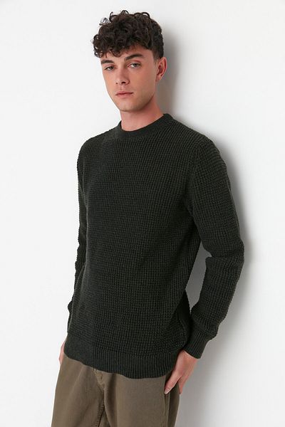 Trendyol Collection Strukturierter Strickpullover mit Rundhalsausschnitt in Khakifarbe - TMNAW23KZ00028