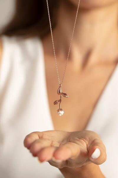 Sahira Jewelry Gül Motifli Beyaz Taşlı 14 K Rose Gold Kaplama Kadın Kolye