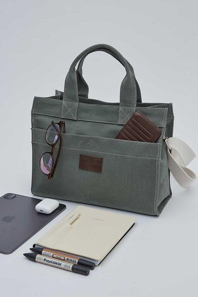 Manuka Mittelgroße Canvas-Tasche mit Wascheffekt in Khaki