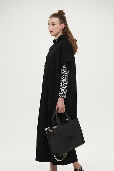 Manuka Mittelgroße Canvas-Tasche mit Wascheffekt in Schwarz