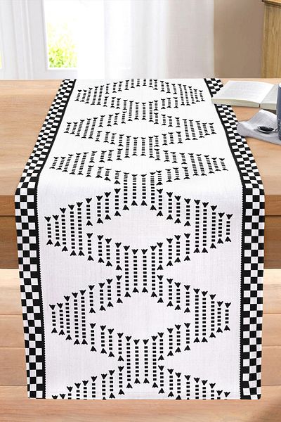 Realhomes Black and White Scandinavian Motif Digital Printed Modern Stitched Raschel Knitted Runner