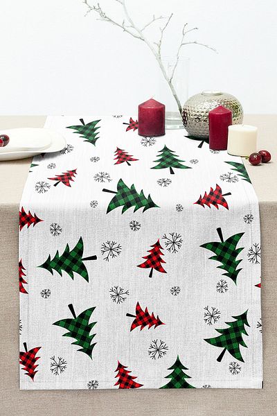 Realhomes Digital Printed Modern Stitched Raschel Knitted Runner with Plaid Pine Tree Pattern on White Background