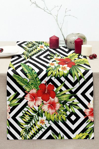 Realhomes Geometric Flower Patterned Stitched Raschel Knitted Runner on the Floor