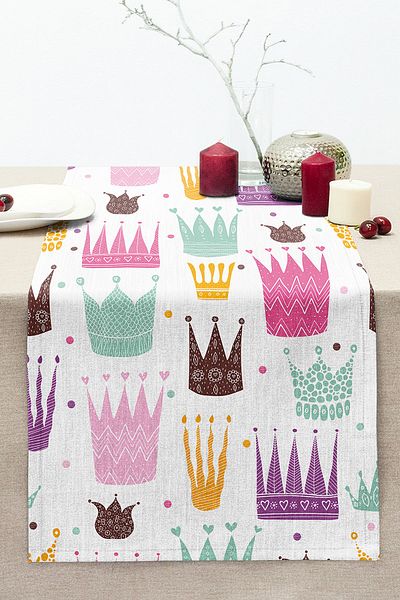 Realhomes Colorful King Queen Crown Figured Digital Printed Special Design Modern Stitched Raschel Knitted Runner