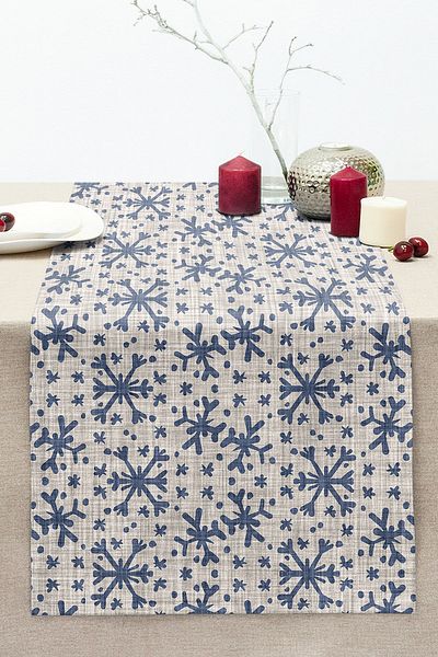 Realhomes Snowflakes on Gray Floor Digital Printed Decorative Stitched Raschel Knitted Runner