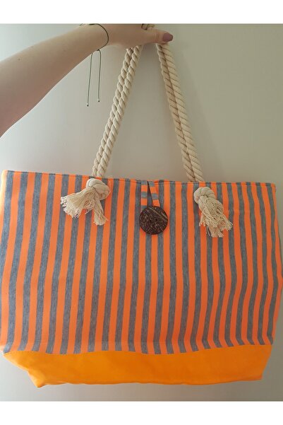 SOUL BY A&B Orange Zippered Leather Beach Bag - Handle and Sole Detail