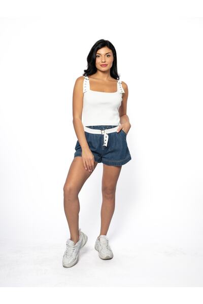 Grenj Fashion Λευκό πλεκτό εσώρουχο με τετράγωνο λαιμό με λεπτομέρεια ζώνης στον ώμο και ζώνη στη μέση