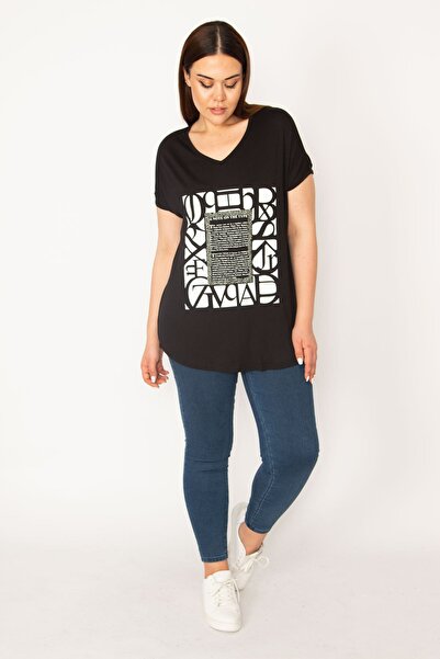 Şans Dámská velká černá halenka s krátkým rukávem s předním potiskem s výstřihem do V a detailem kamene 65n33105