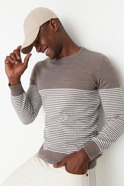 Trendyol Collection Nerzfarbener Slim-Fit-Strickpullover mit Rundhalsausschnitt TMNAW21KZ0557