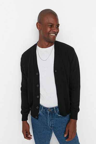 Trendyol Collection Schwarzer Cardigan mit Neujahrsmotiv und normaler Passform – Textdetail auf der Rückseite TMNAW22HI0815