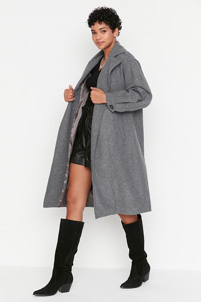 Trendyol Collection Długi płaszcz kaszmirowy z czarnym krawatem i detalami