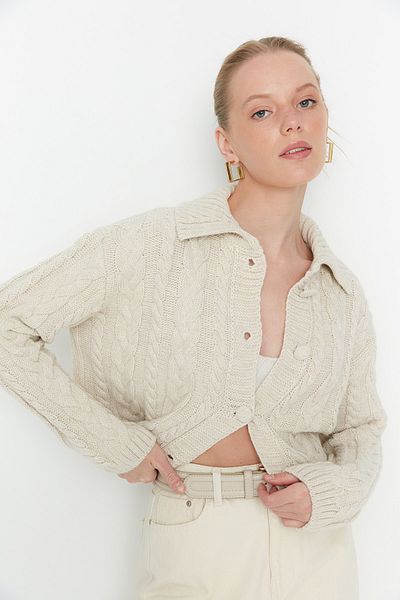 Trendyol Collection Crop-Strickjacke mit Polokragen – Stone TWOAW22HI0448