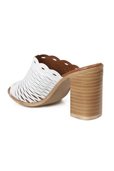 Mammamia D22yt-2200 Λευκές γυναικείες ημερήσιες παντόφλες με τακούνι