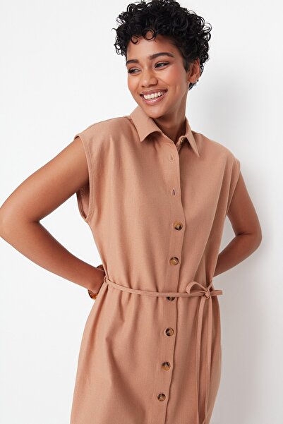 Trendyol Collection Tkané šaty se skořicovým páskem TWOAW23EL00336