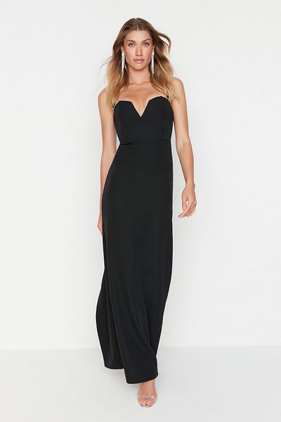 Trendyol Collection Schwarzes langes Abendkleid mit Steindetail TPRSS22AE0173