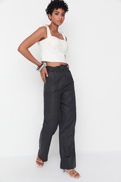 Trendyol Collection Černé kalhoty s vysokým pasem TWOSS22PL00069