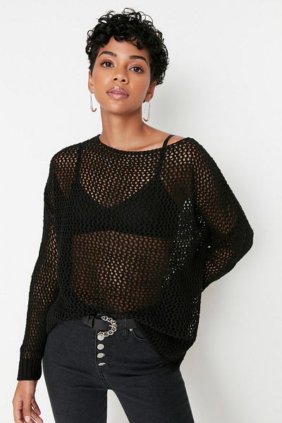 Trendyol Collection Schwarzer, durchbrochener/perforierter Strickpullover aus Baumwolle mit extra weiter Passform TWOAW20FV0184