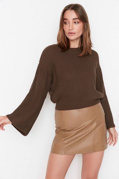 Trendyol Collection Brauner kurzer Strickpullover mit spanischen Ärmeln TWOAW20KZ0743