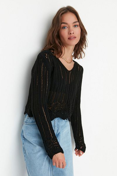 Trendyol Collection Schwarzer Strickpullover mit Lochmuster TWOSS20KZ0030