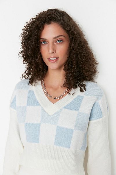 Trendyol Collection Ecrufarbener, weicher, strukturierter, gemusterter Strickpullover TWOAW21KZ0174