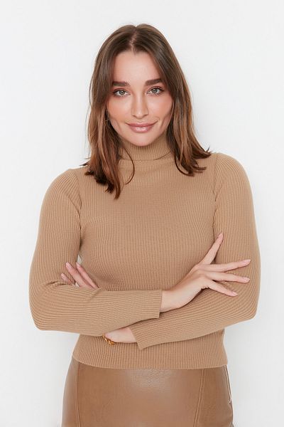 Trendyol Collection Kamelfarbener Basic-Rollkragenpullover TWOAW21KZ1279