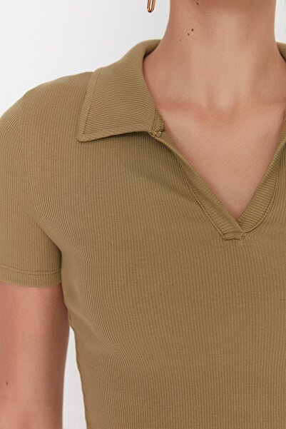 Trendyol Collection Dopasowana, krótka bluzka polo w kolorze khaki, prążkowana, elastyczna, dzianinowa bluzka TWOSS21BZ0038